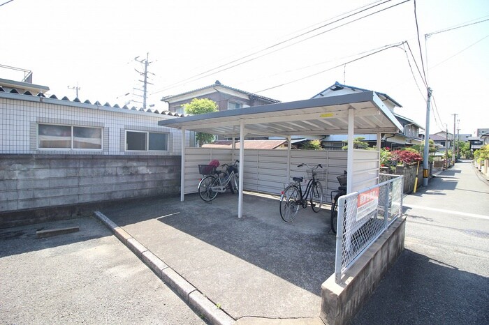 物件外観写真3　(駐輪場)