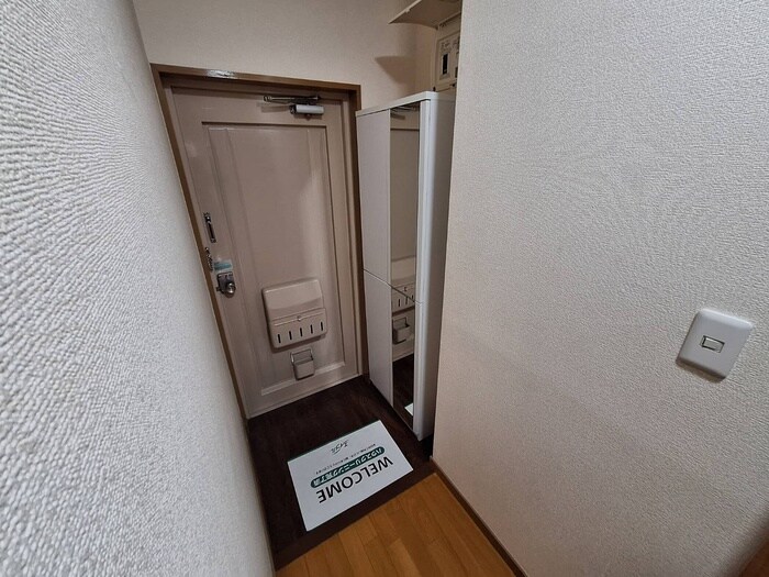 物件内観写真9　(玄関)