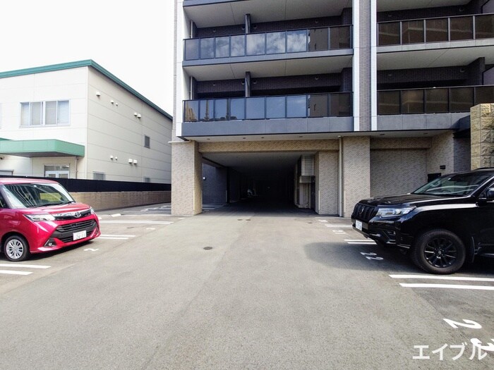 物件外観写真4　(駐車場)