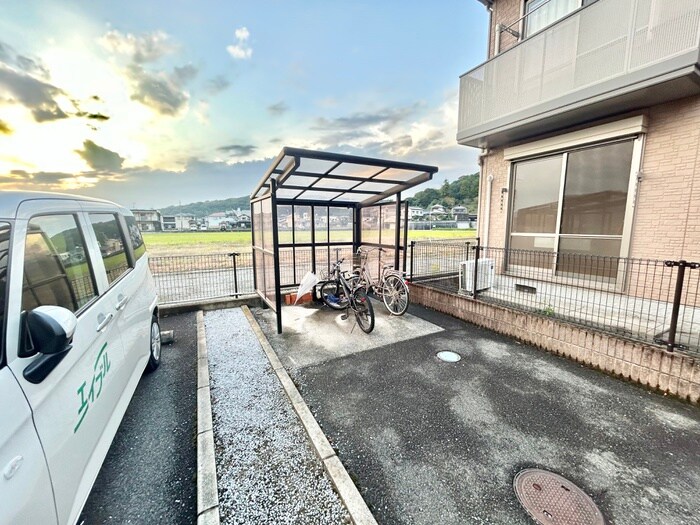 物件外観写真3　(駐輪場)
