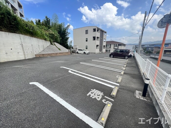 物件外観写真4　(駐車場)