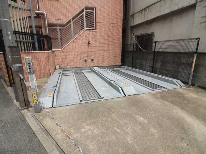 物件外観写真4　(駐車場)