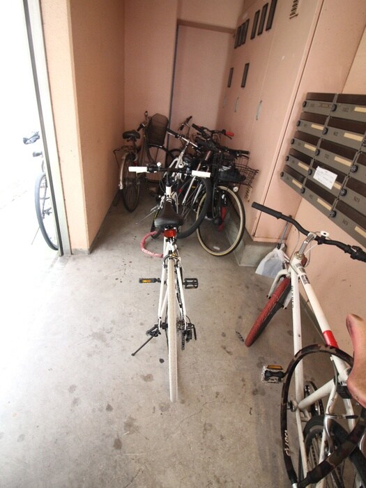 物件外観写真5　(駐輪場)