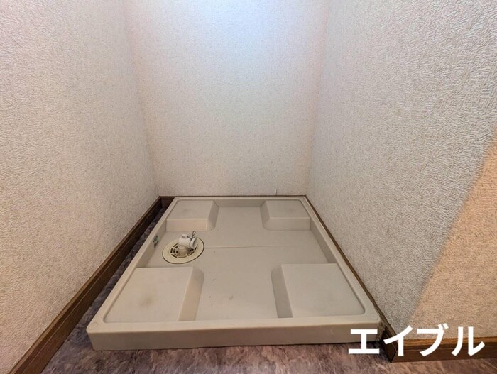 物件内観写真13　(洗濯機置場)