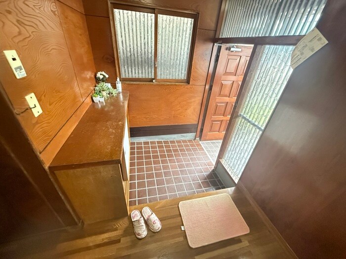 物件内観写真9　(玄関)