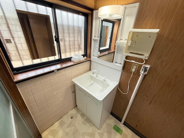 物件内観写真11　(洗面)