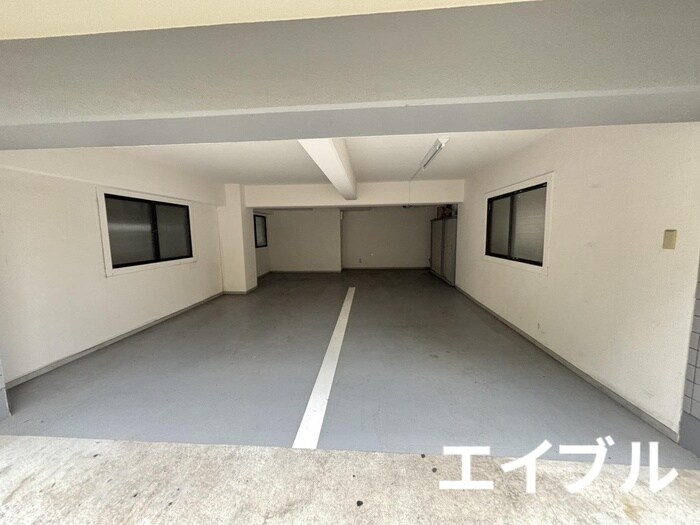 物件外観写真4　(駐車場)