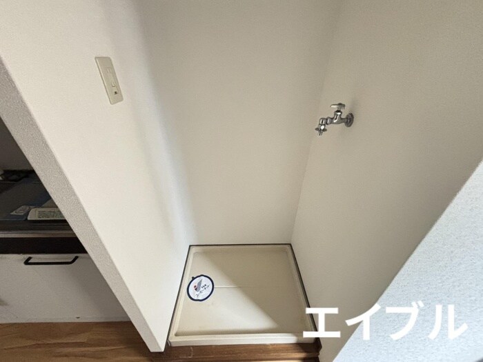 物件内観写真12　(洗濯機置場)