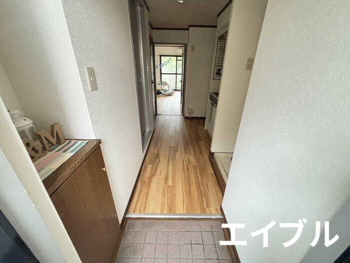 物件内観写真16　(玄関)
