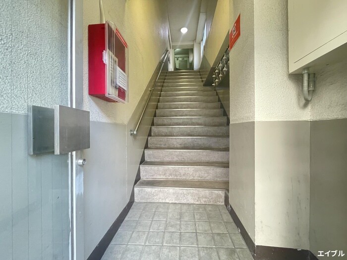 物件外観写真4　(エントランス部分)