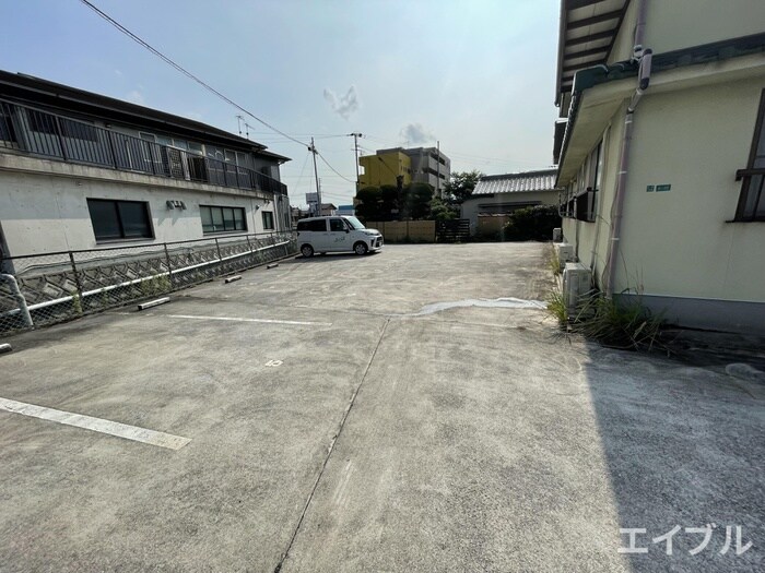 物件外観写真2　(駐車場)