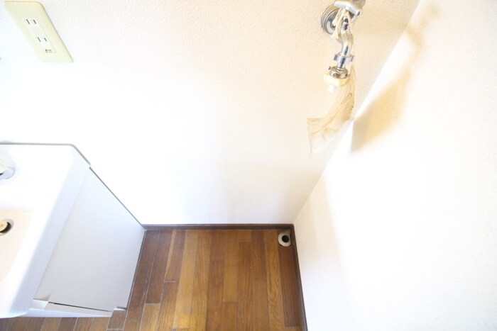 物件内観写真10　(洗濯機置場)