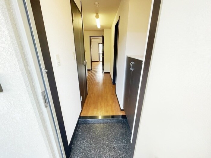 物件内観写真3　(玄関)