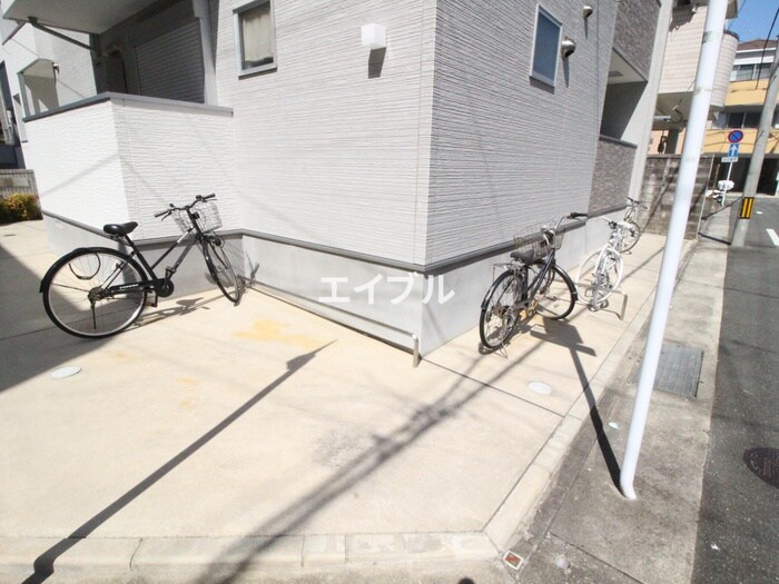 物件外観写真4　(駐輪場)