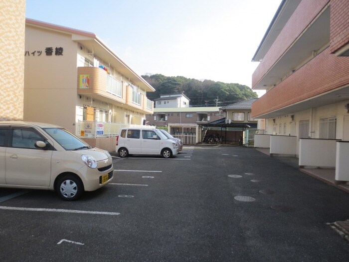 物件外観写真3　(駐車場)