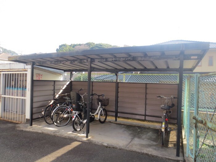 物件外観写真5　(駐輪場)