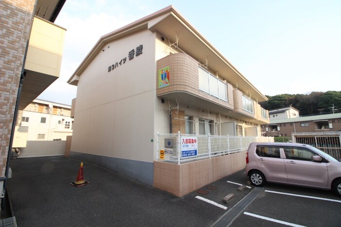 物件外観写真6　(エントランス部分)