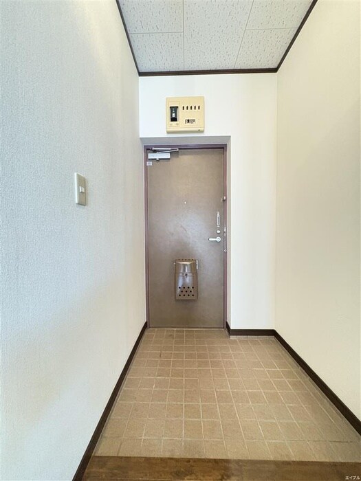 物件内観写真16　(玄関)