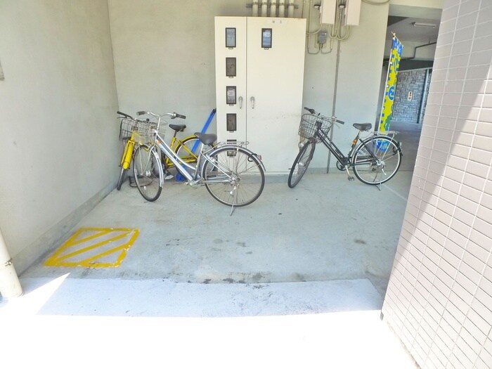 物件外観写真5　(駐輪場)