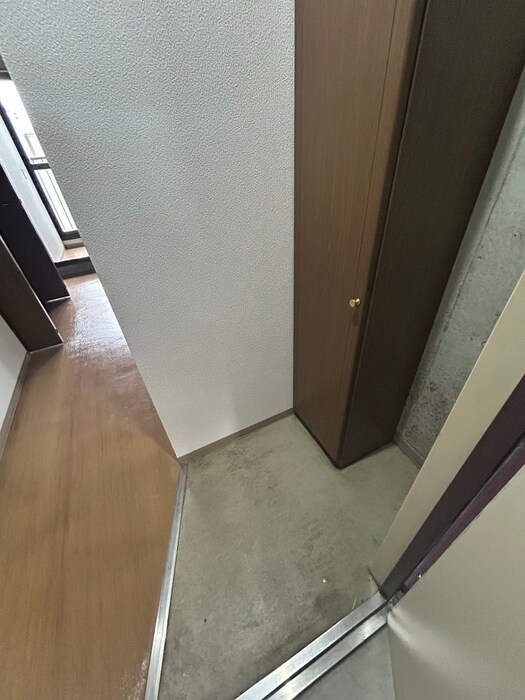 物件内観写真12　(玄関)