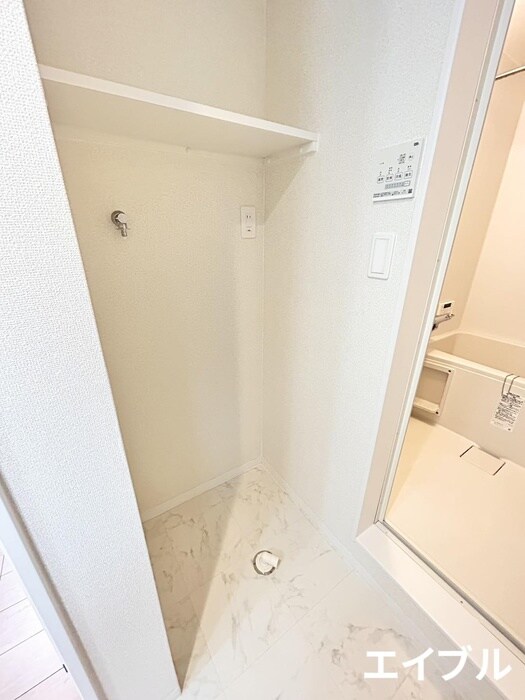 物件内観写真10　(洗濯機置場)