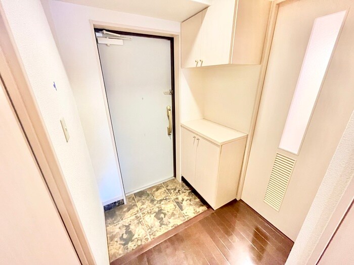 物件内観写真13　(玄関)