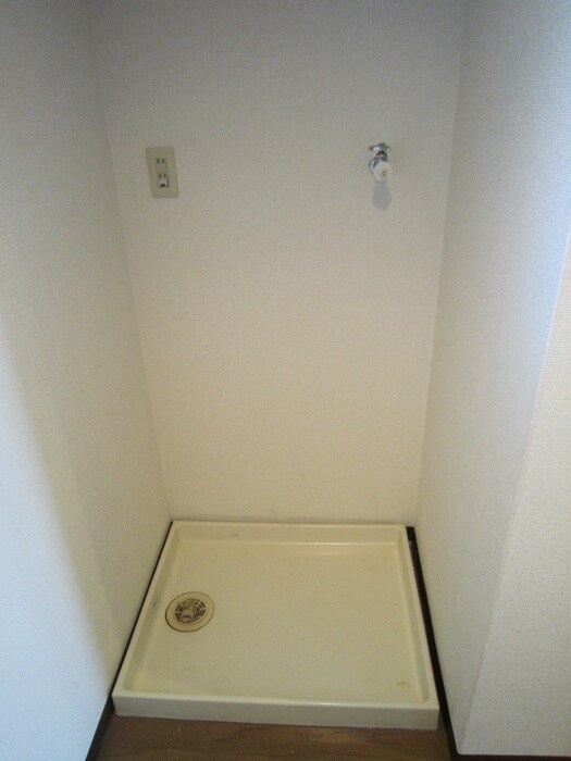 物件内観写真4　(洗濯機置場)