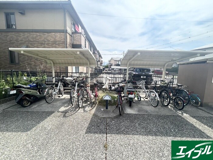 物件外観写真4　(駐輪場)