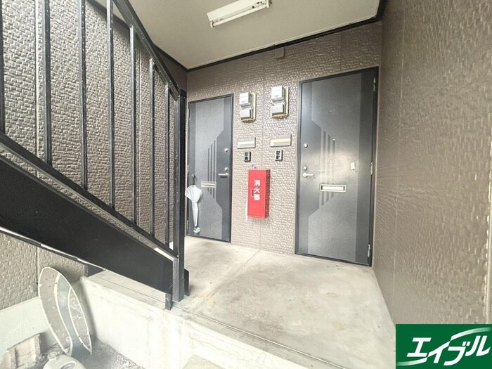物件外観写真6　(エントランス部分)