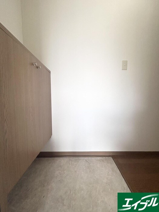 物件内観写真16　(玄関)
