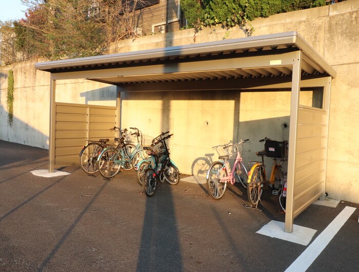 物件外観写真3　(駐輪場)
