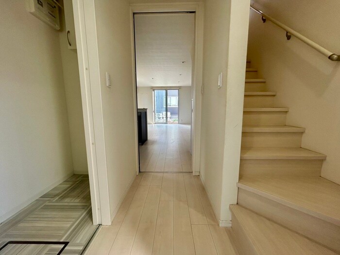 物件内観写真16　(廊下)