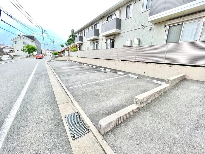 物件外観写真2　(駐車場)