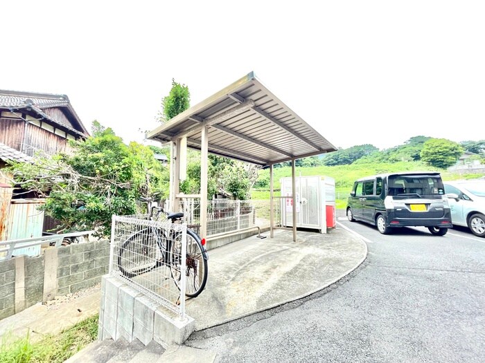 物件外観写真4　(駐輪場)