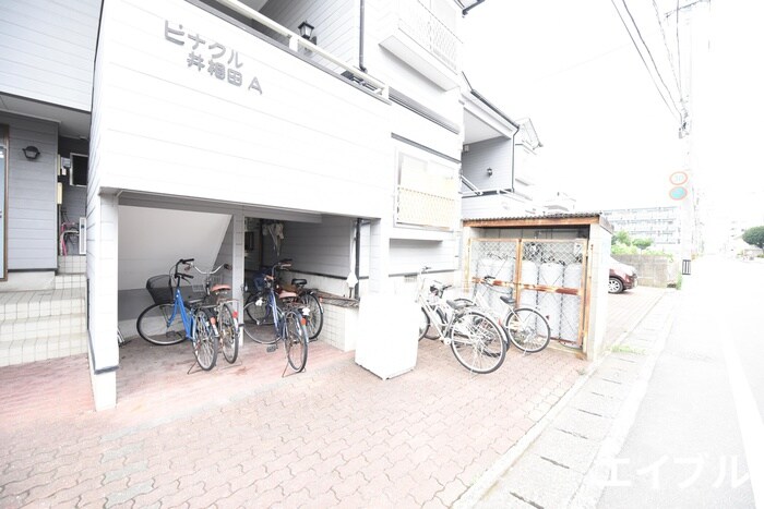 物件外観写真4　(駐輪場)