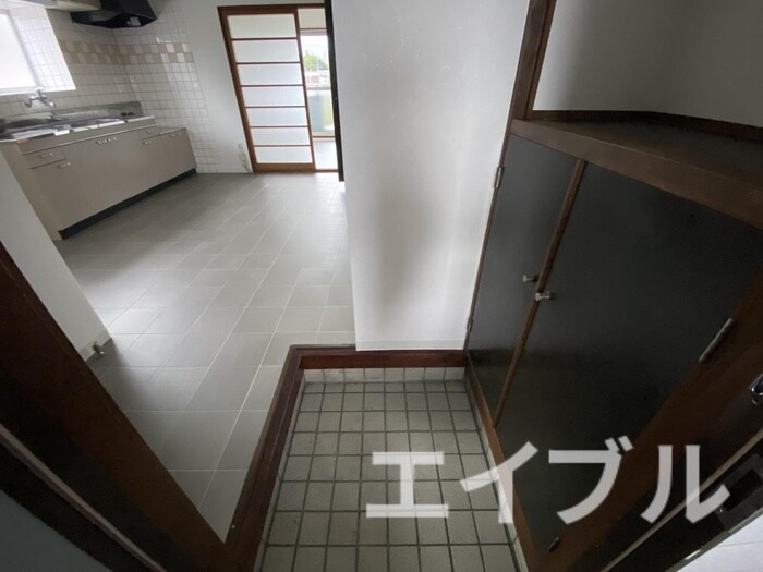 物件内観写真13　(玄関)