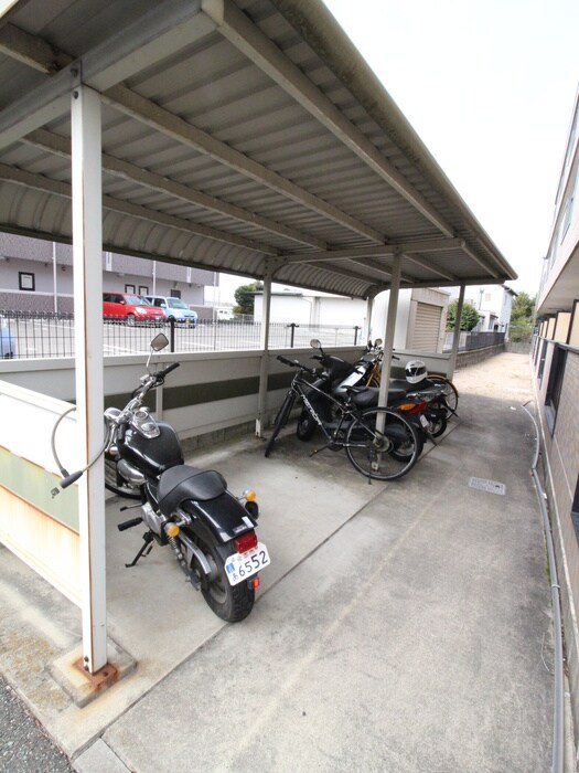 物件外観写真3　(駐輪場)