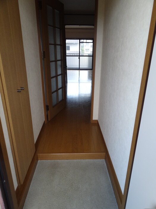 物件内観写真11　(玄関)