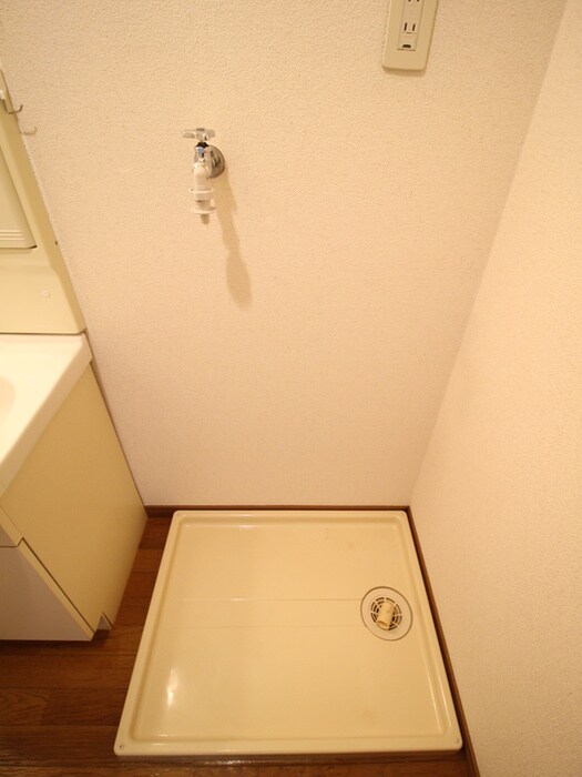 物件内観写真15　(洗濯機置場)