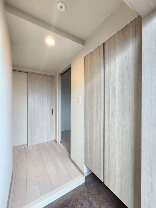 物件内観写真12　(玄関)