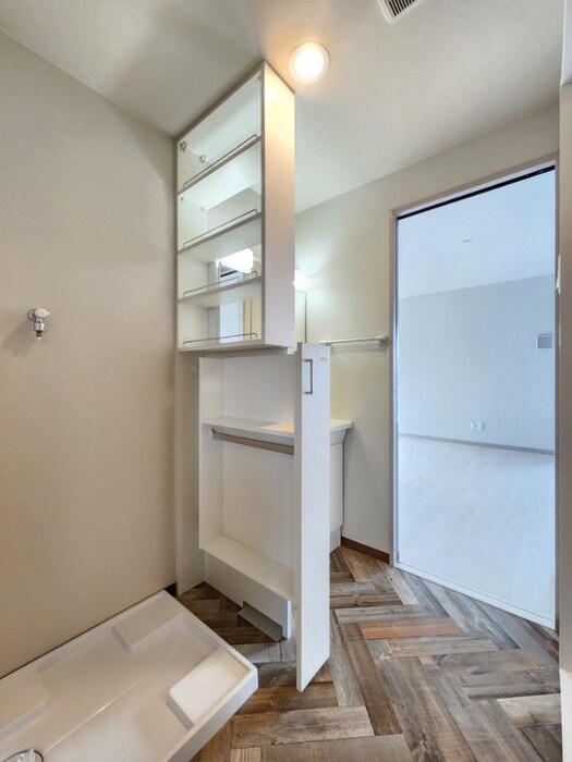 物件内観写真14　(洗濯機置場)