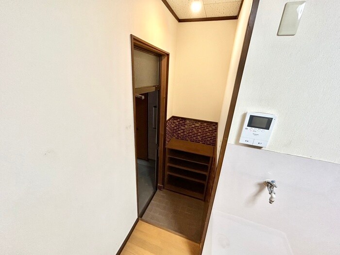 物件内観写真10　(玄関)