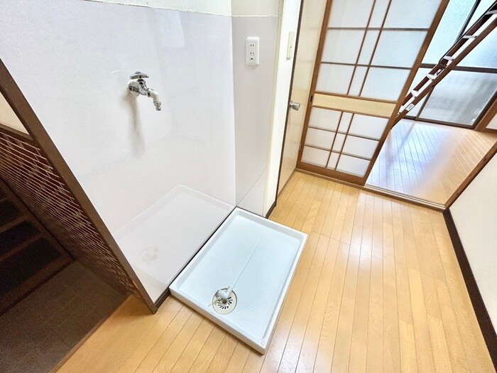 物件内観写真17　(洗濯機置場)