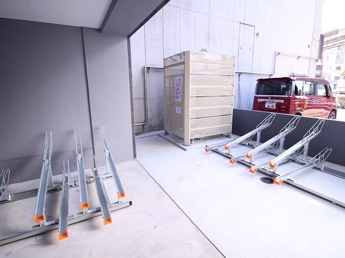 物件外観写真4　(駐輪場)