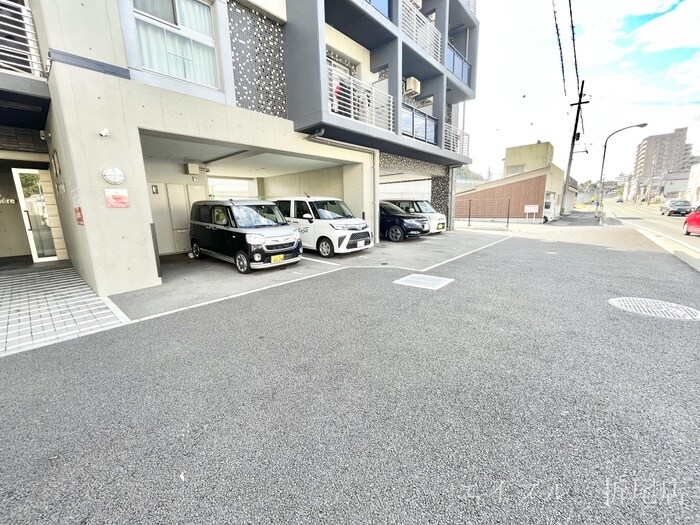 物件外観写真2　(駐車場)