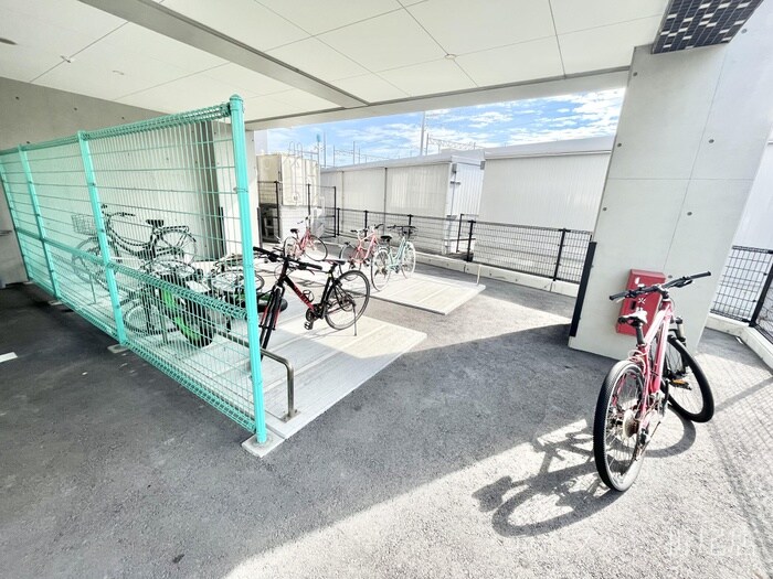 物件外観写真3　(駐輪場)