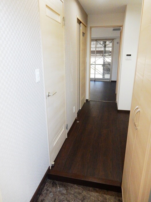 物件内観写真16　(玄関)