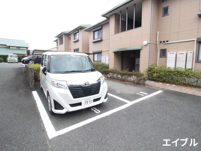 物件外観写真3　(駐車場)