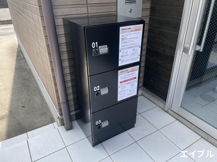 物件外観写真4　(エントランス部分)