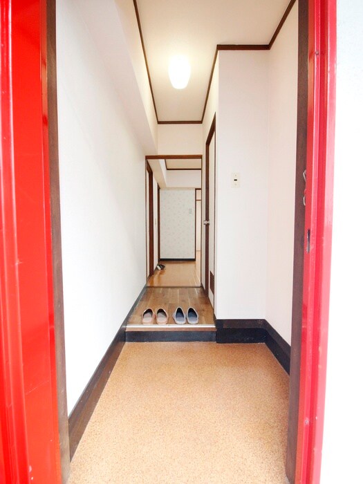 物件内観写真4　(玄関)